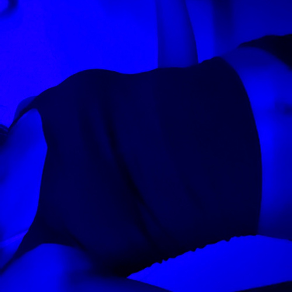 I don’t know the brand! Black crop top!